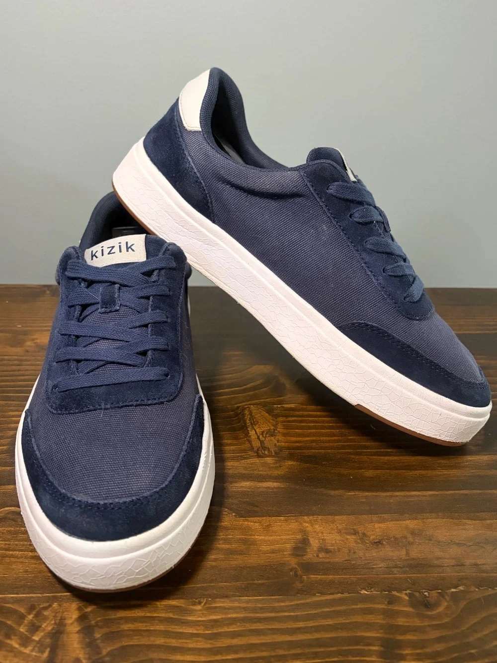 Kizik Men’s Prague Navy Casual Lace-Up Sneakers Men’s 9 Wide, Women’s 10.5 Wide